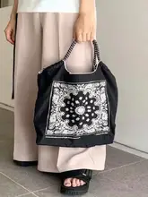 ボールチェーン付きカジュアル花刺繍ナイロンショッピングバッグ【エコ・トートタイプ・手提げ・肩掛け可  】