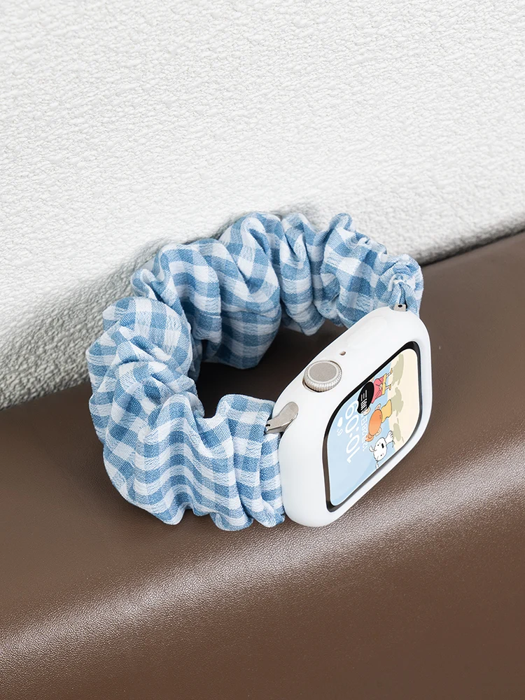 Apple Watch ゴールドに合うバンドはこれ！？ブルー＆ホワイトチェックのナイロンバンドが夏のスタイルを救う理由