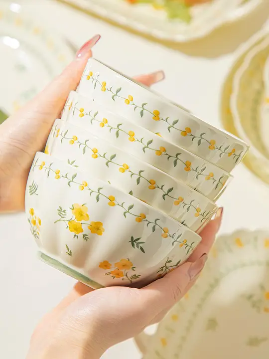 手描きの高品質陶器製プレートセット【クリーム風・家庭用・おしゃれなデザイン】（セットアップ対応）