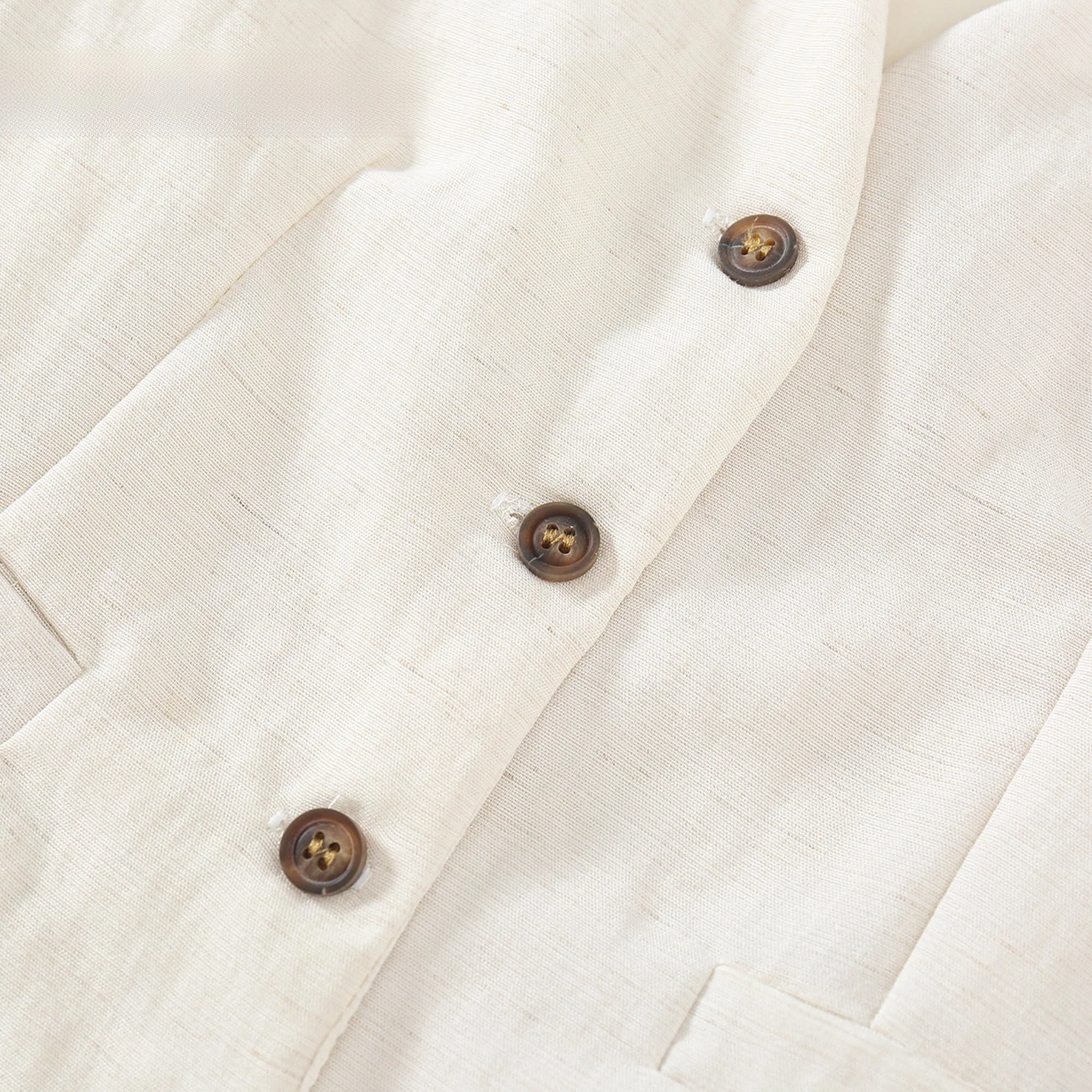 6月後半に着る「きれいな服装」はどうやって選ぶ？——夏の初めに必要な1つのシンプルなベストとパンツセット