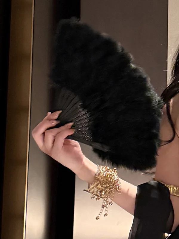 うちわ文字 羽 と 猫耳 ヘアアクセサリーで、祭りのスタイリングをどう変える？