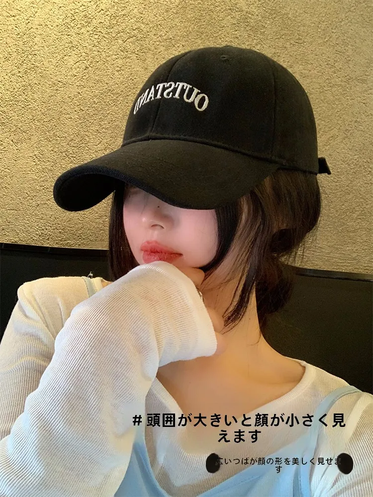 ブラックベースボールキャップ：大きめ・深め・ワイドブリムで顔を小さく見せるデザイン