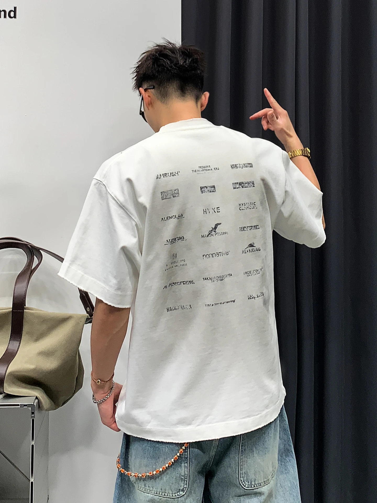 メンズ プリントTシャツの選び方を徹底解説！厳選3選で通勤・デイリーに最適なスタイルを実現