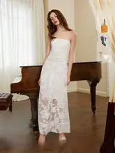 白色のカットフラワー仕立てのノースリーブマキシドレス【シルバーアクセント】