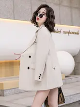 洗練されたデザインのショートジャケット【女性用・フィット感・オフィススタイル・春用】