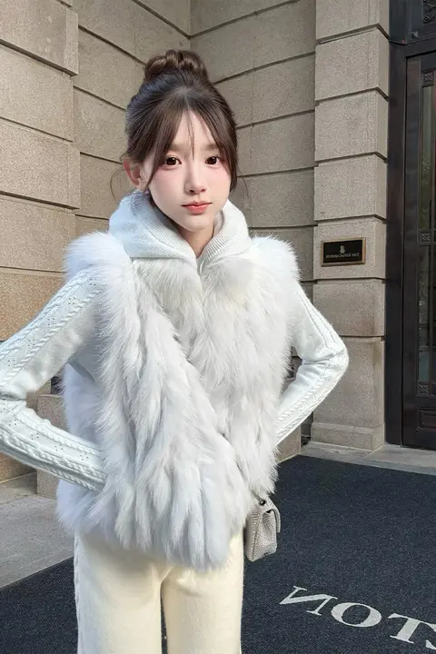 ファー使いの防寒ジレ【染色フォックスファー・スエード風・裏地綿】