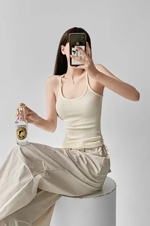 セクシーなキャミソール【フィット感のある短丈・春夏用】（セットアップ対応）