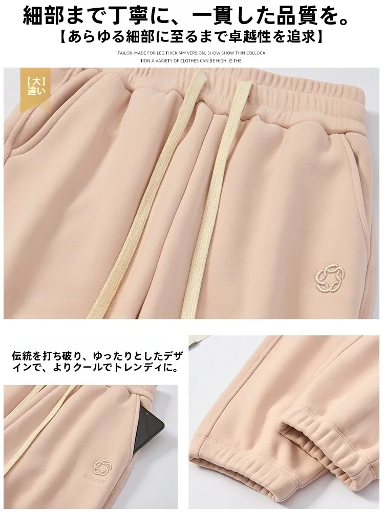 高腰グレー加絨スポーツパンツ：通勤シーンでのシルエットアップと暖かさの実証