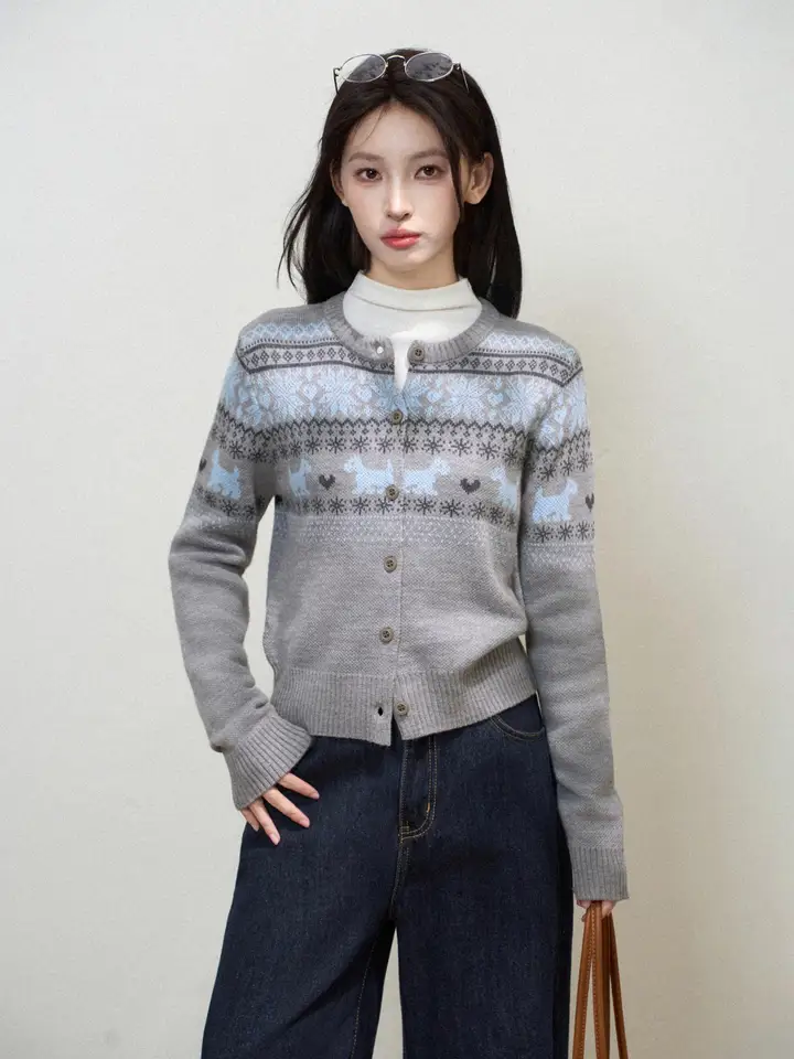 グレーのニットカーディガン【女性用・フィット感・ショート丈・秋用】