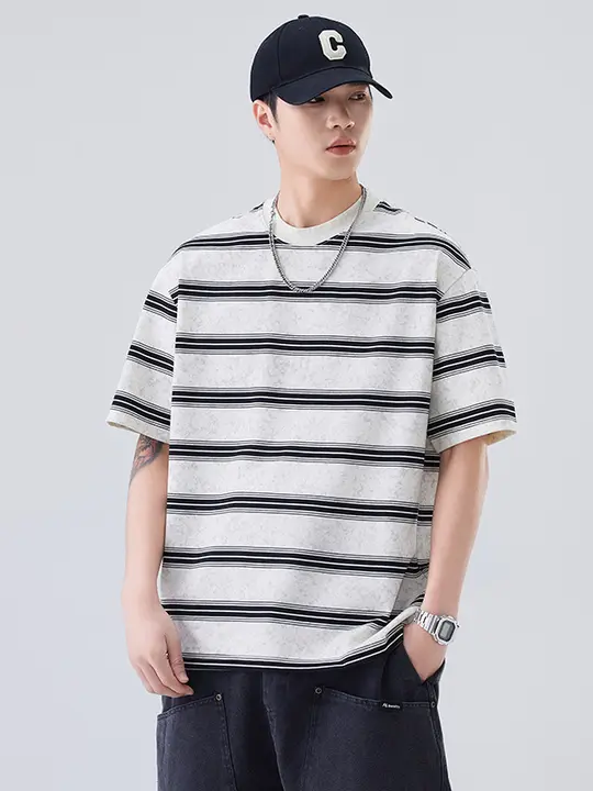 ストライプデザインのクール感Tシャツ【メンズ・短袖・ゆったりシルエット・通気性】