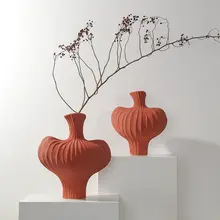 洗練されたデザインの異型陶器花瓶【手作り・高級感・インテリア装飾用】