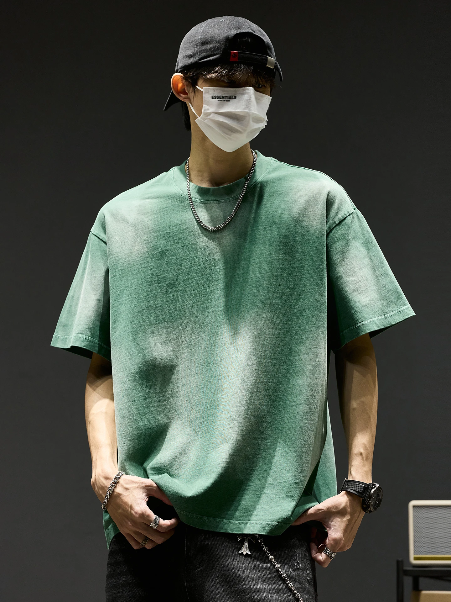 メンズ半袖Tシャツはどう選ぶ？アメリカンスタイルの洗いざらしコットンTシャツが夏の日常を救う理由