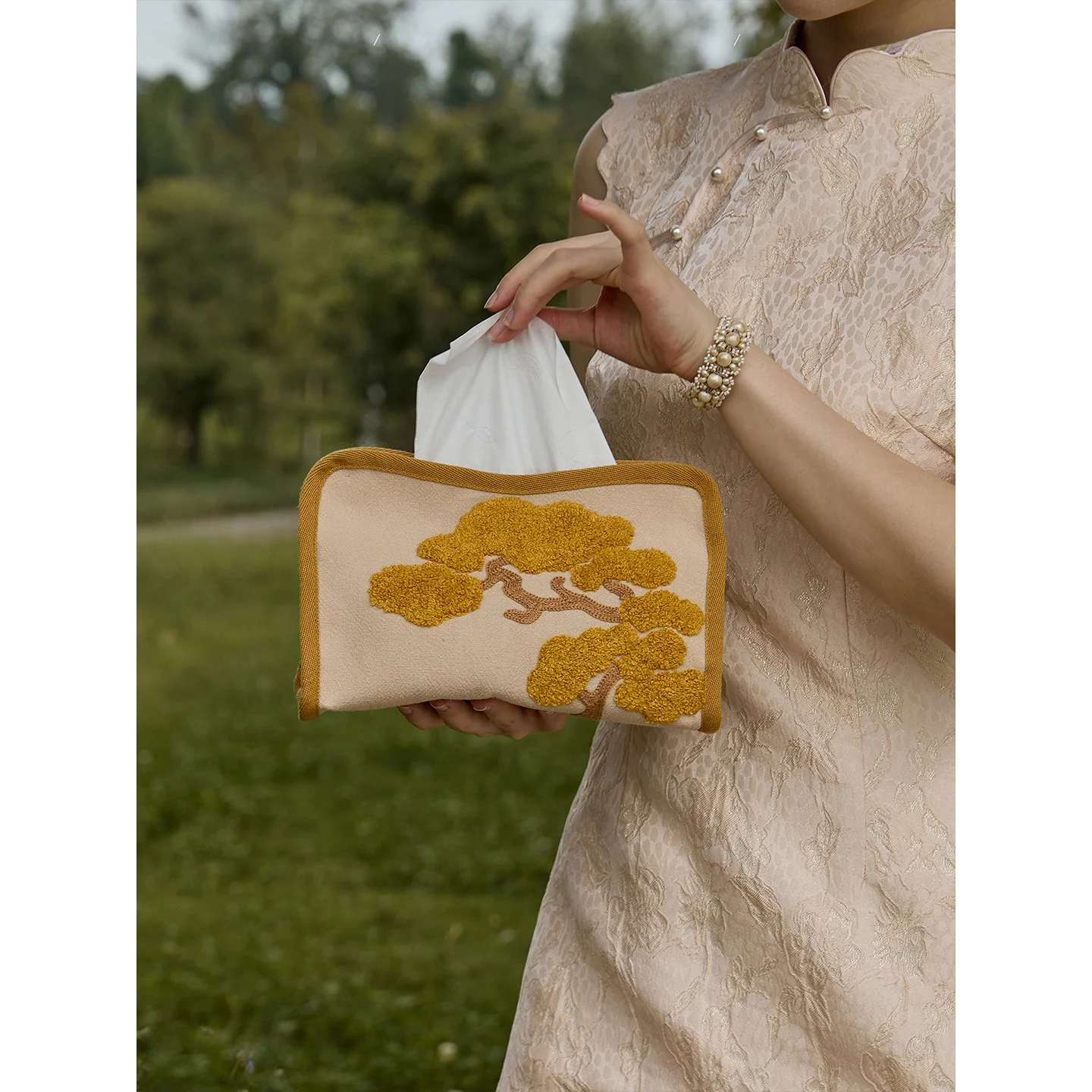 新中式立体刺繍ティッシュボックス：日用品宅配で手軽に届けるおしゃれ収納