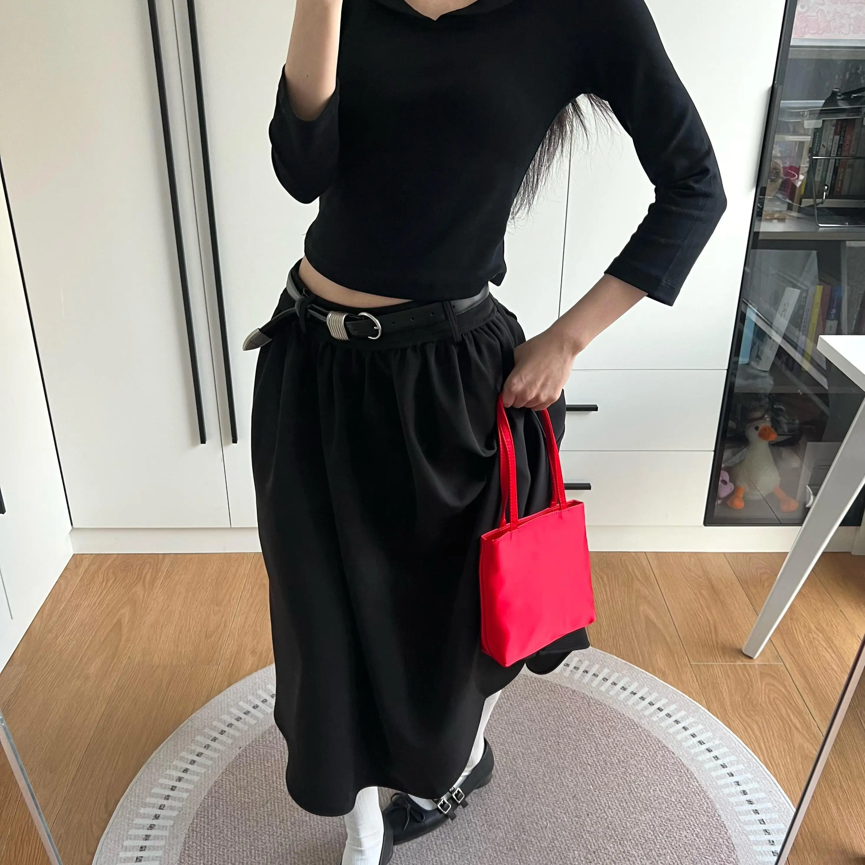 黒のマーメイドスカート コーデはどう選ぶ？百搭でシンプルなAラインスカートが解決するリアルな悩み