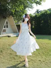 春の優雅を演出！キャッチ・ザ・ムーンデザインのハンキングネックロングドレス【フレアスカート】