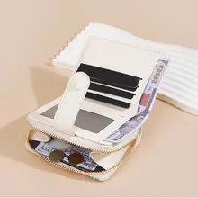 かわいいクマプリントの短財布【ファスナー付き・多カードポケット】