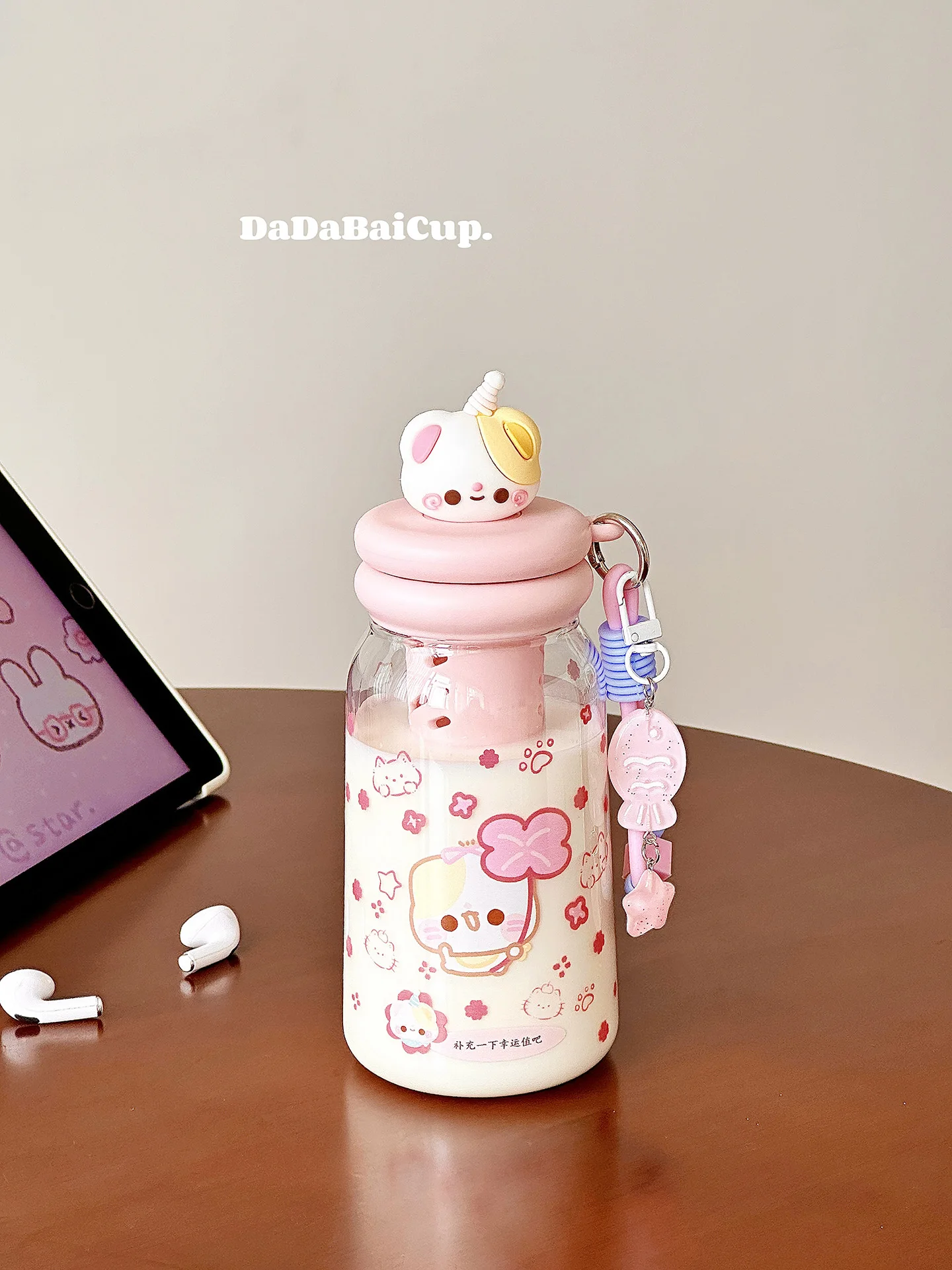 可愛いピンクのくまのストロー付き水筒：年少向け高見えデザインと実用性のバランス