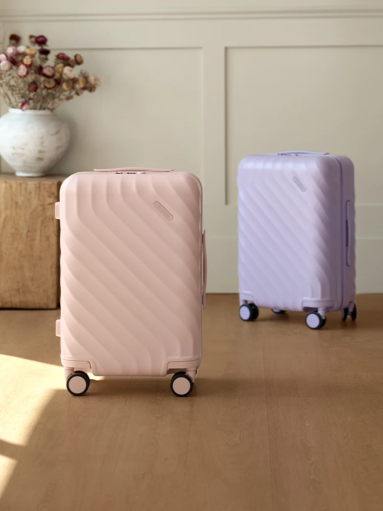 高性能スーツケース20リットルサイズ：2泊3日旅行に最適な収納性能と軽量設計の実態