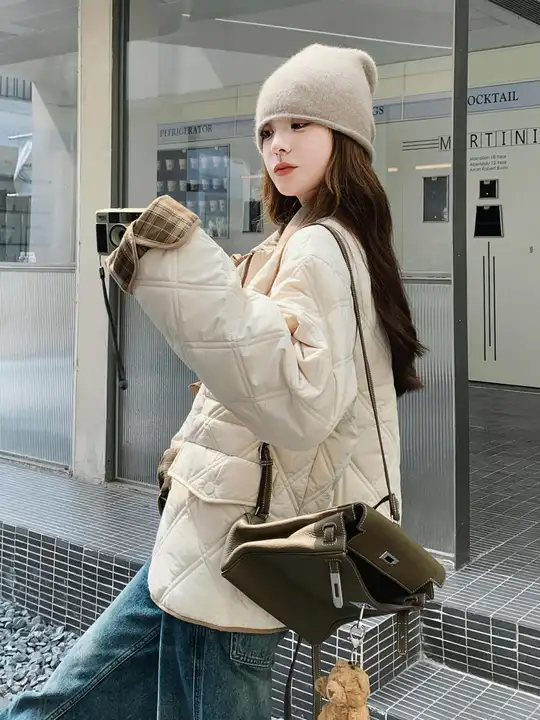菱形キルティングの女性用コート【ゆったりとしたデザイン・学院風・厚手】