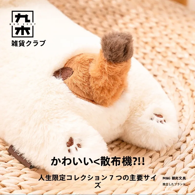 毛茸茸の寝そべる猫のぬいぐるみ：手のひらサイズで贈る高級感のあるギフト
