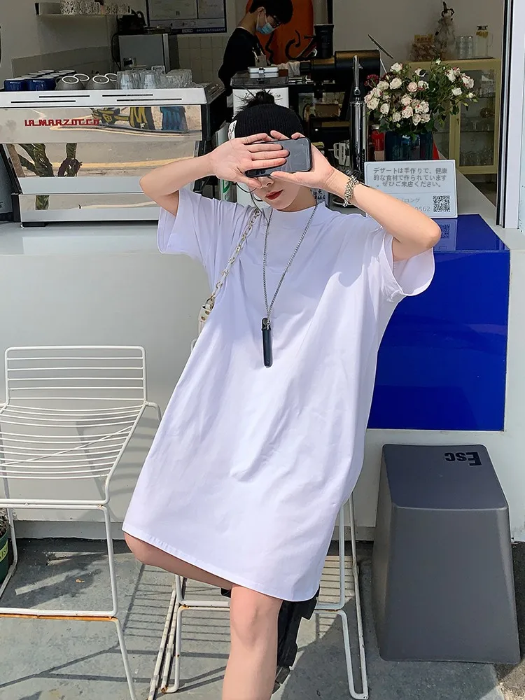 春コーデの基本スタイル | コットンハイネックロングTシャツの特徴と着こなし