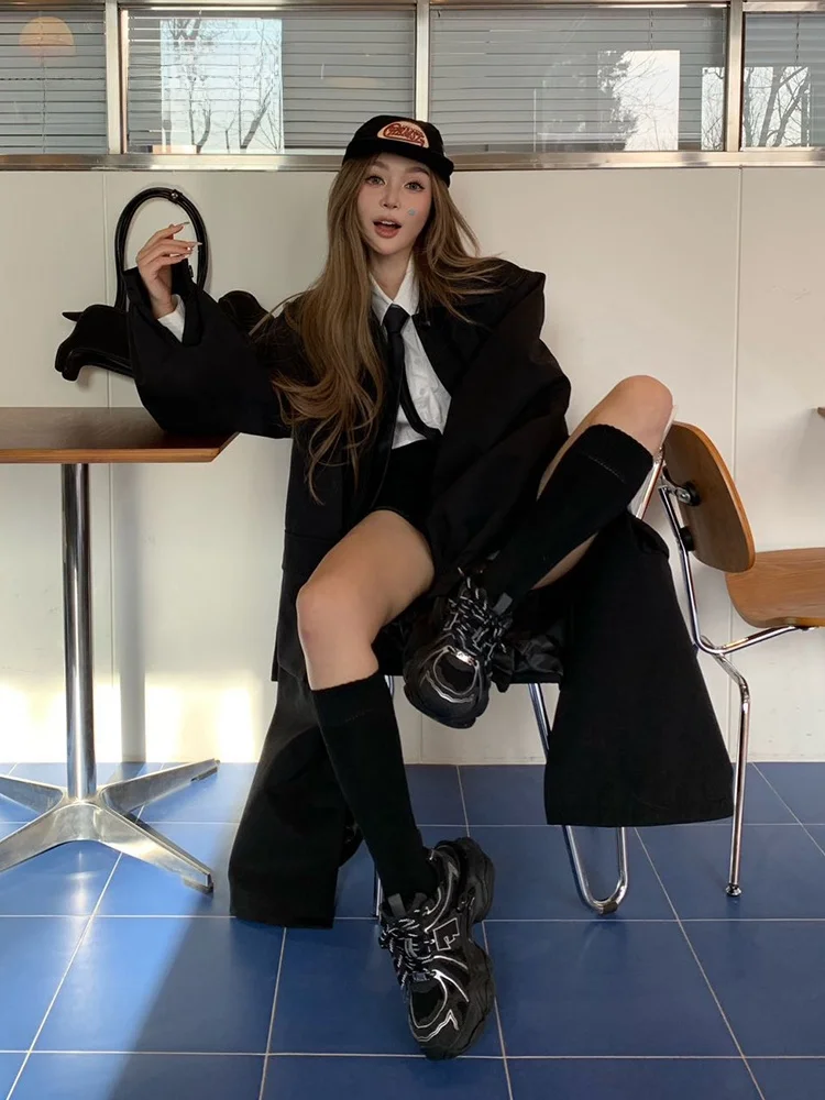 春に足元をリフレッシュするには、ピンクの厚底スニーカーが一番？