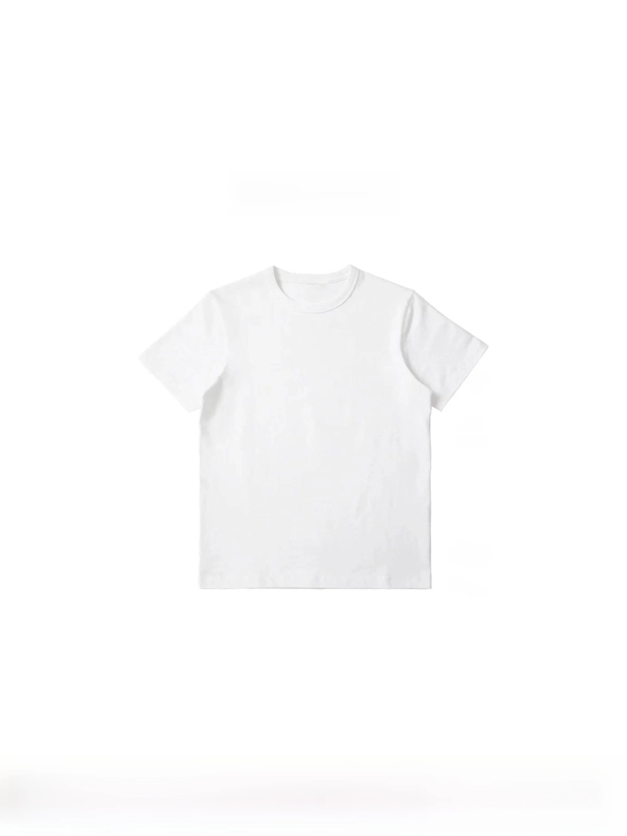 ホワイトミニマルコットンTシャツ：シンプルなデザインが夏の日常に合う理由