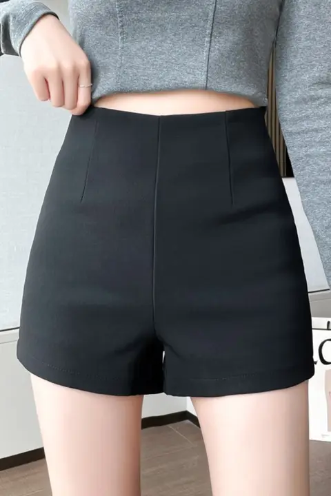黒のスーツショートパンツ【ハイウエスト・Aライン・フィット】（セットアップ対応）
