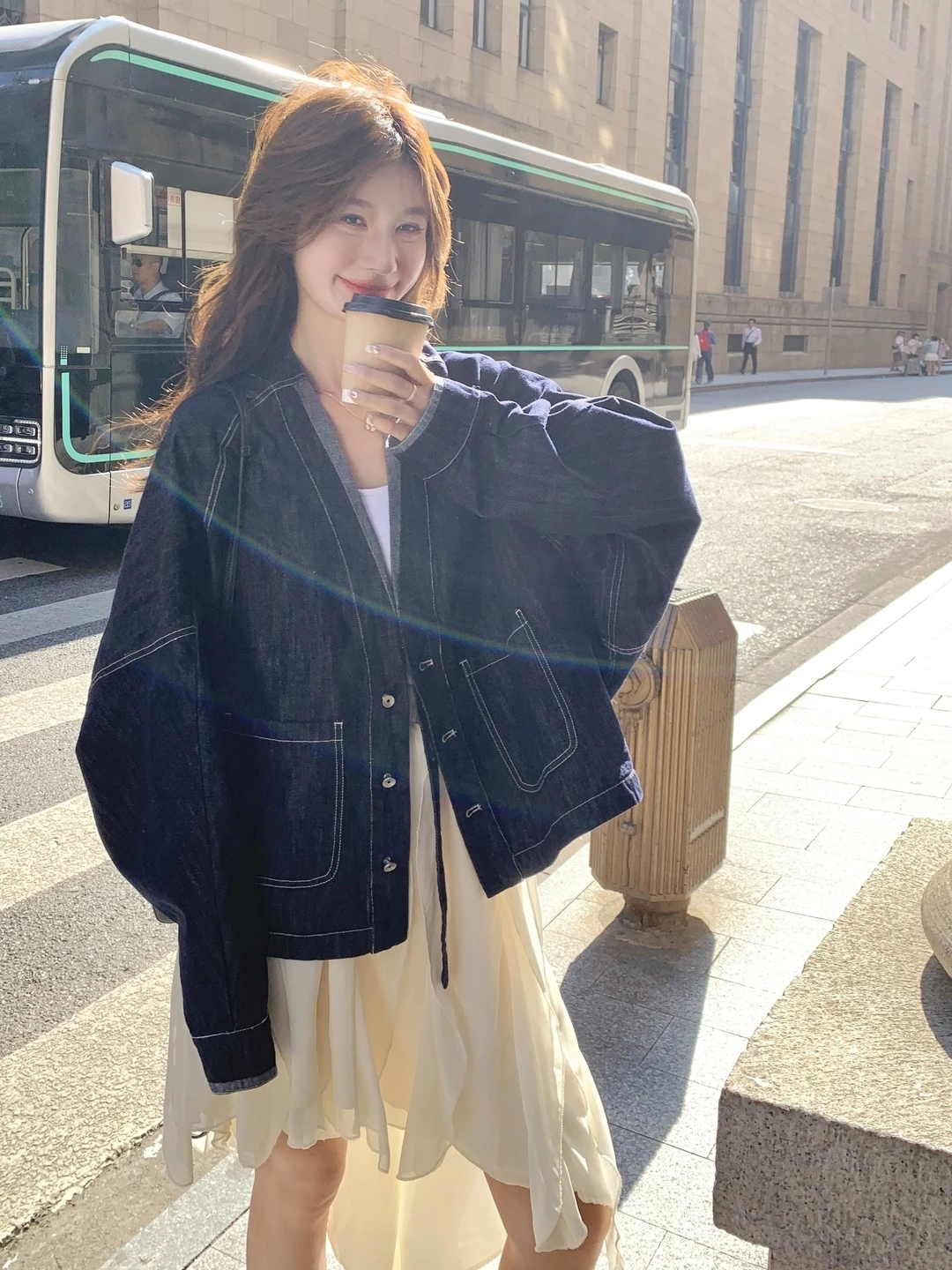 高級感あるデニムジャケットは春のコーデにどんな役割を果たすか