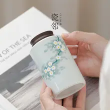 手描き春雪デザインの陶器製茶葉保存容器【小サイズ・密閉タイプ】