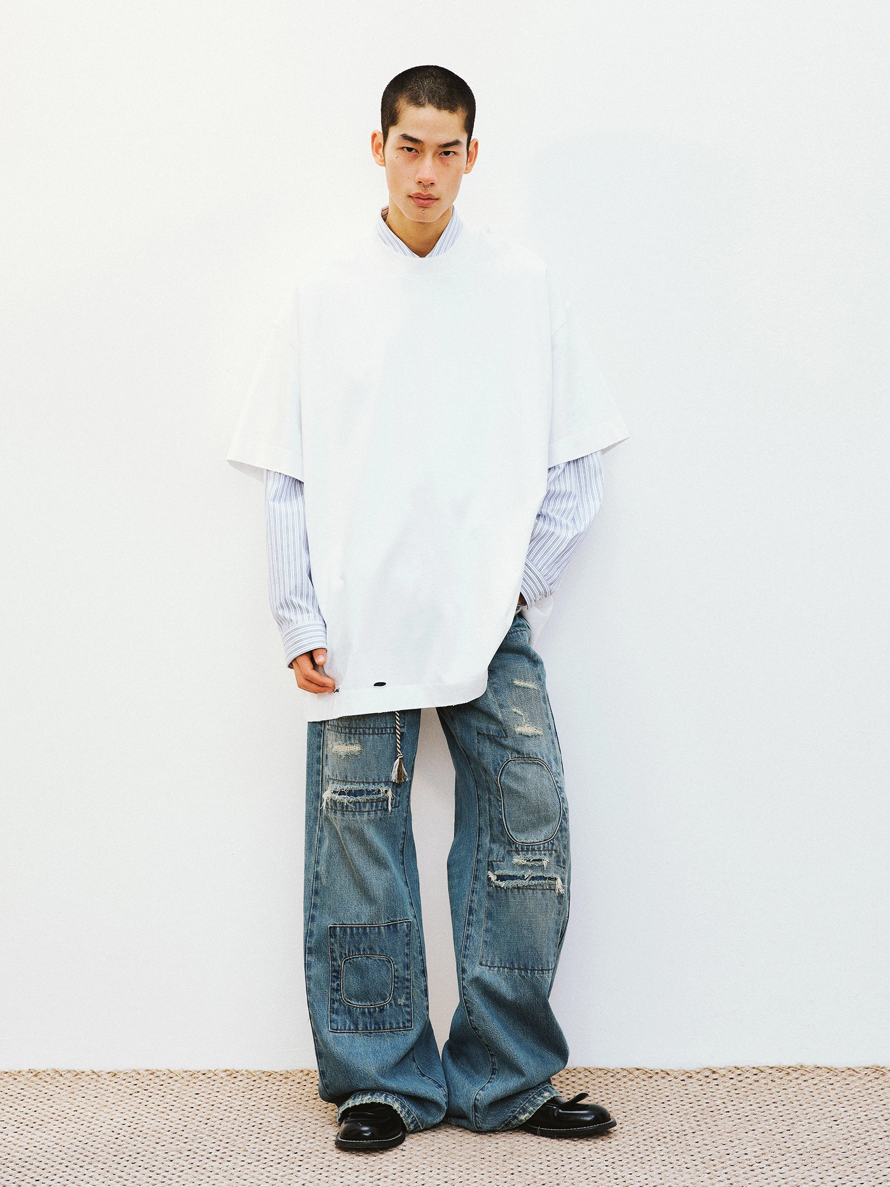 色褪せたTシャツを選ぶべき理由は？ヴィンテージ風の「風合い」が通勤や日常に与える影響とは