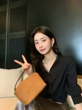 Vネック長袖白シャツ【春秋用・デザイン・女性用】