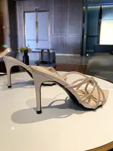 裸色ビジュー付きサンダル【セクシーなポインテッドトゥ・ハイヒール・ストラップデザイン】