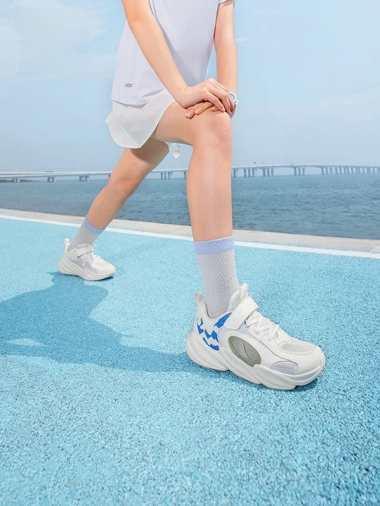 通気性の良い子供用サンダル：夏の運動シーンに最適なエアーフロー設計