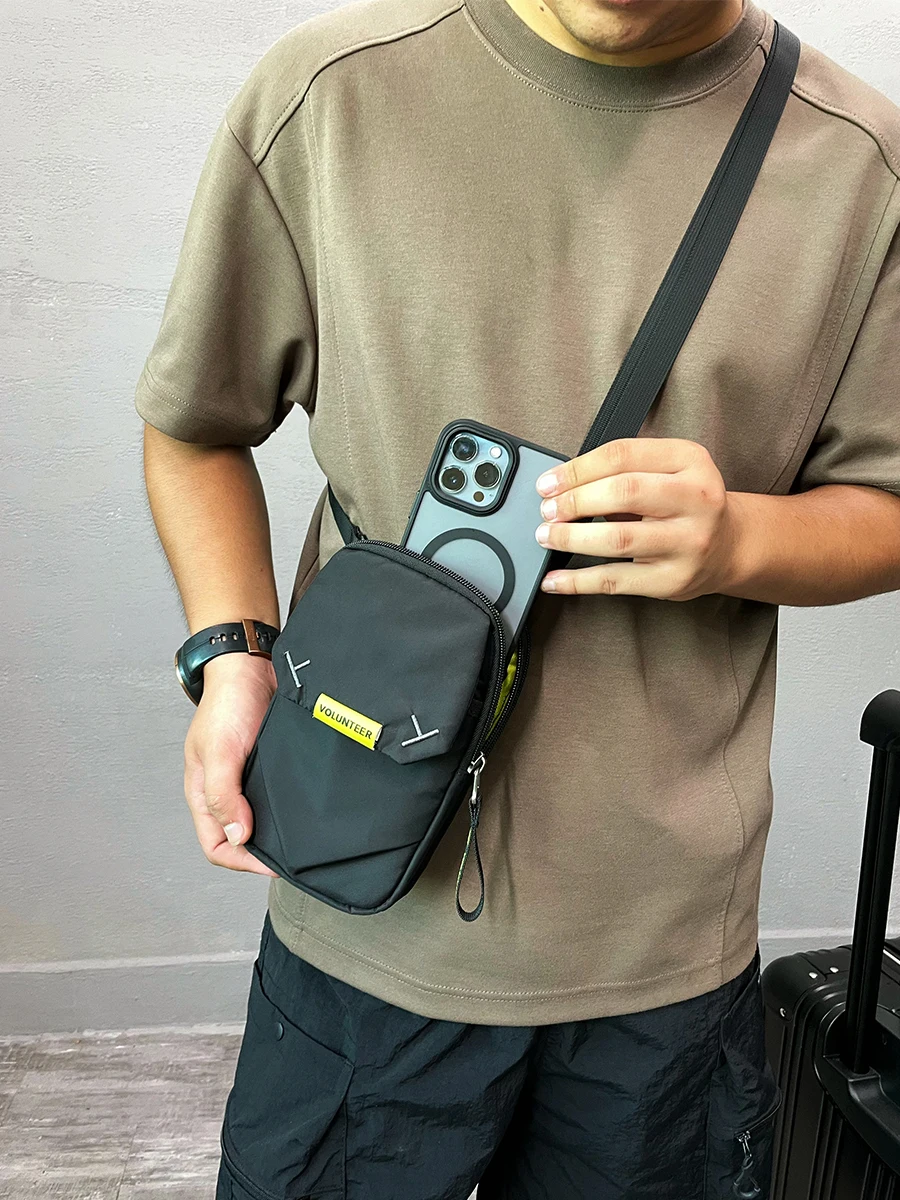 便利な多層スマホポーチ：軽量で通勤・アウトドアに最適な斜め掛けモデル
