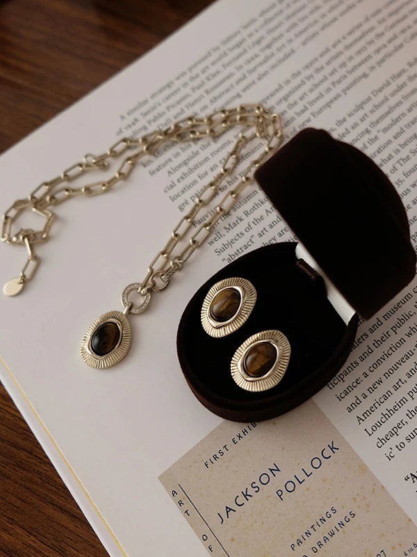 虎眼石のゴールドピアス・ネックレス：アクセサリー選びの実用的ガイド