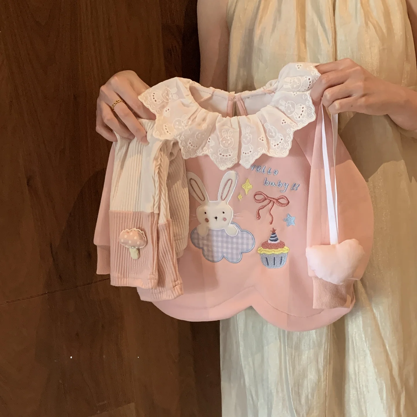 1歳 女の子 服 おしゃれ どう選ぶ？カジュアルでキュートな秋用セットアップがベストな理由