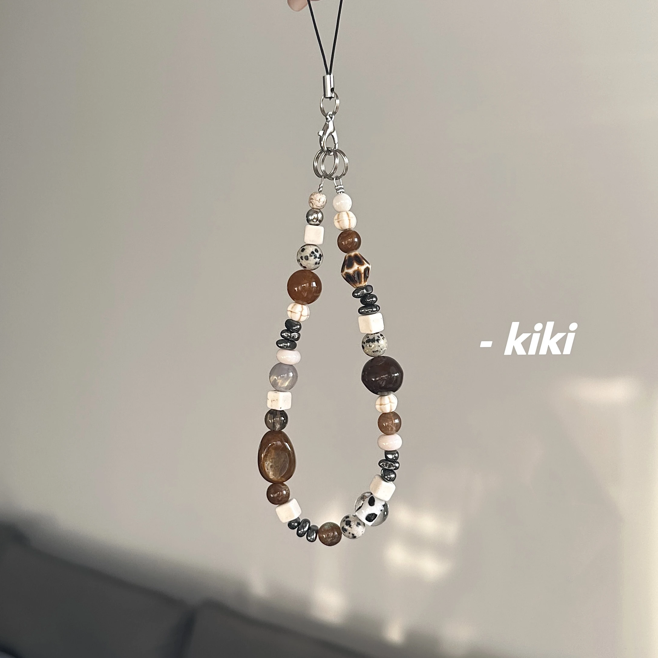 KIKI モバイルストラップの高級感と実用性：秋冬に最適なビーズ装飾スマホチェーンの評価