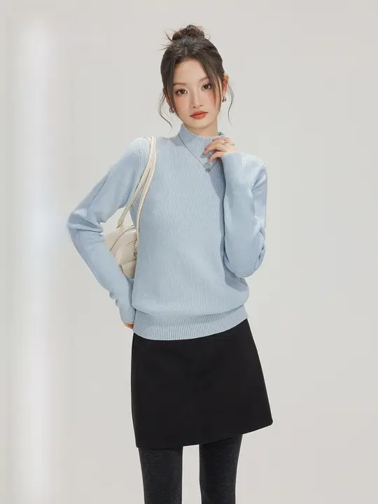 浅青色のハイネックニットトップス【秋冬用・重ね着対応】