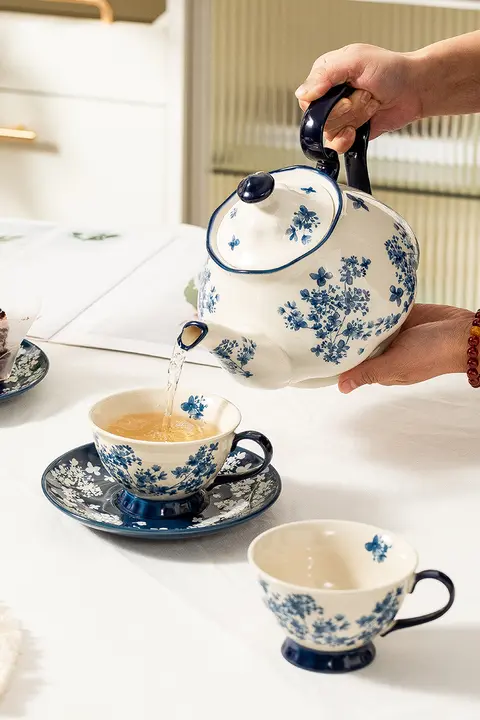 レトロな陶器のコーヒーカップとソーサー【イギリス風・アフタヌーンティー・ティーポット・ギフトボックス付き】（セットアップ対応）