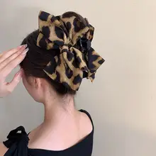 レトロスタイルの大きなヒョウ柄ヘアクリップ【おしゃれなアップスタイル用】