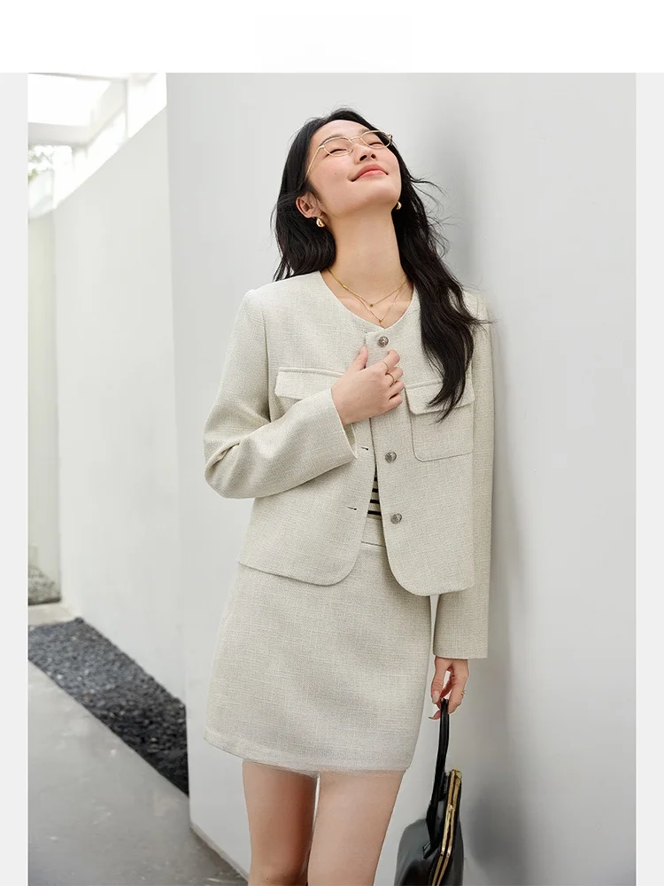 20代後半の年相応の服装はどう選ぶ？通勤スタイルにぴったりな「Vimlyのセットアップ」が解決する理由