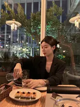 黒のダチョウ羽根スーツジャケット【春用・高級感・エレガント】