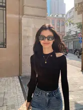 レースデザインのリボン付きニットトップス【女性用・スリムフィット・長袖】