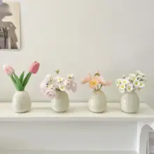 温かみのある陶器製デスク用花瓶【クリーム風・フェイクフラワー装飾・オフィスインテリア】