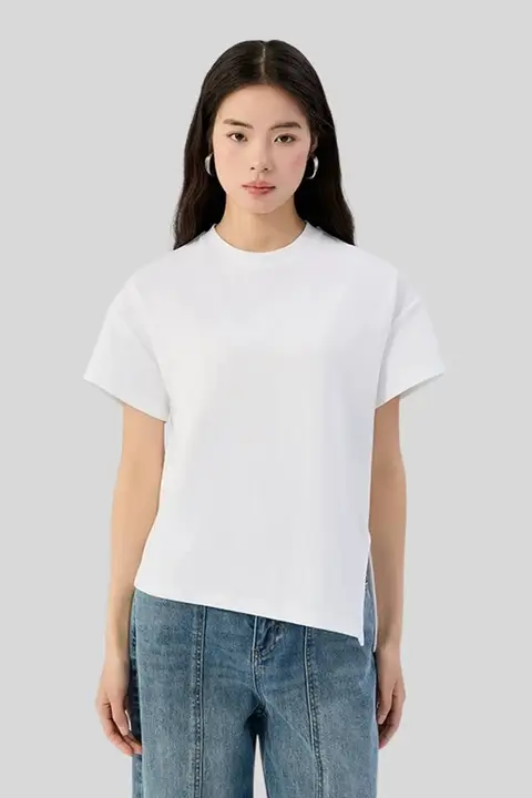 個性的な刺繍入りラウンドネックTシャツ【デザイン裾・短袖・女性用】
