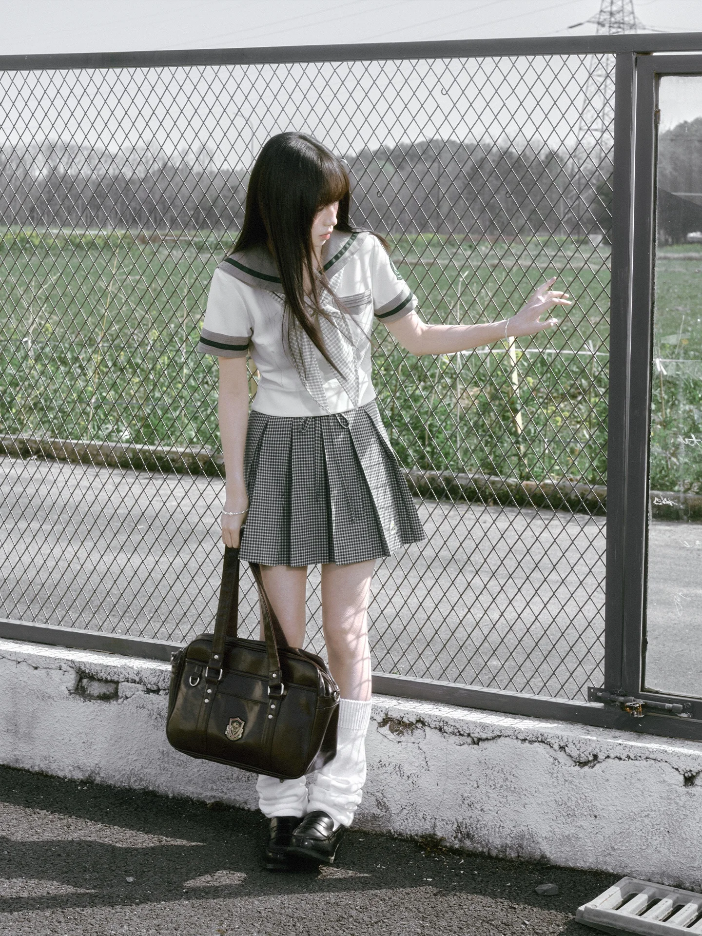 雛菊デザインの水手服風JK制服と百褶スカート：春夏用セットアップの実用性と着用シーン