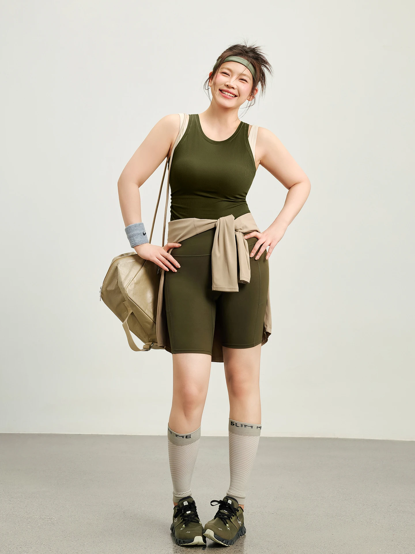 160cm 70kg女性向け 大きいサイズヨガ用スポーツタンクトップのサイズと機能解析
