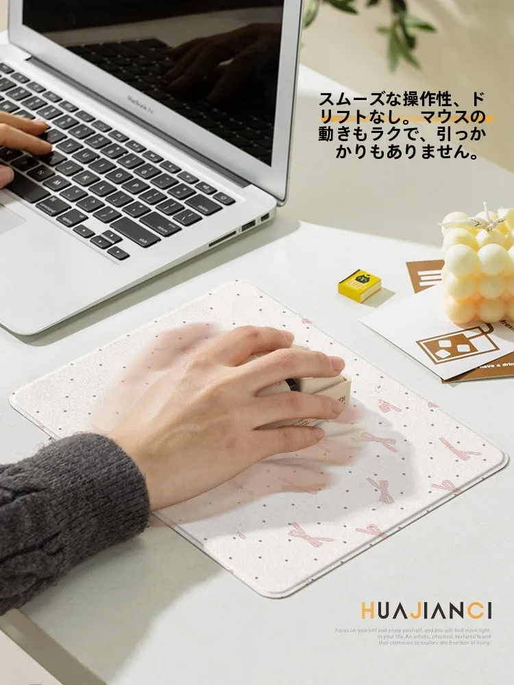 シンプルなリボンデザインのハードマウスパッド：ゲーミングPC周りの便利グッズとしての実用性と設計の妥当性