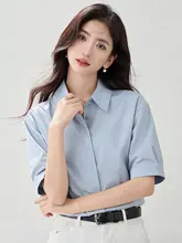 シンプルなデザインの女性用短袖白シャツ【ビジネスカジュアル・小柄向け】